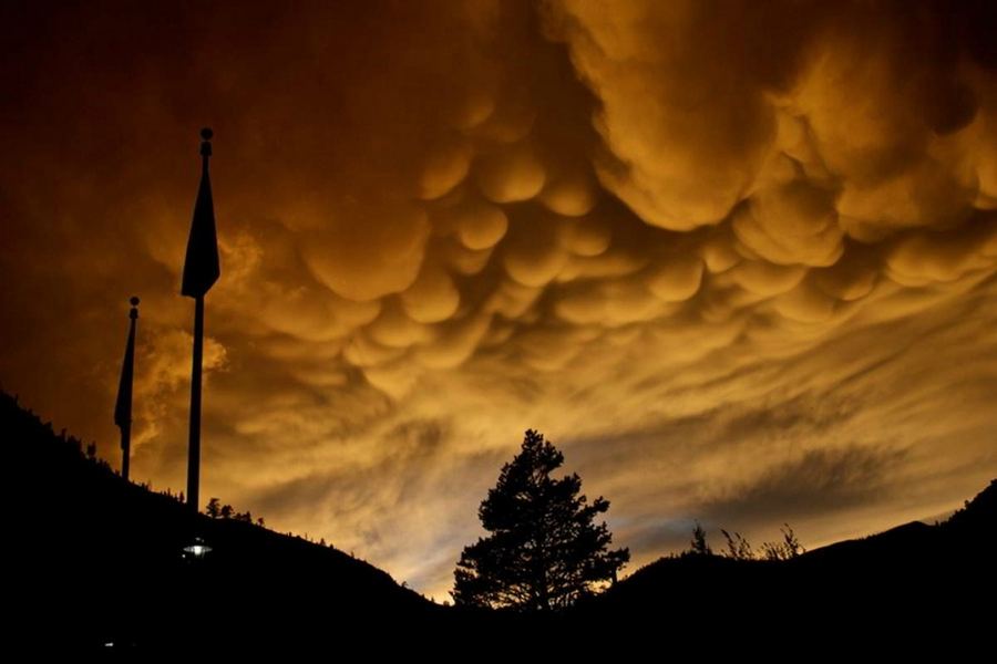 Метеорологический феномен — облака Undulatus asperatus