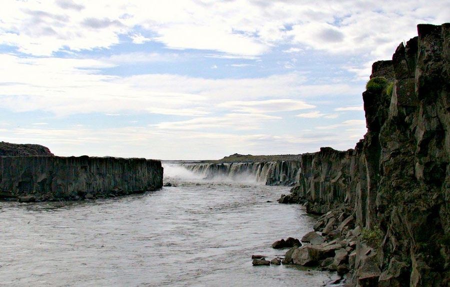 Деттифосс - бурлящий водопад