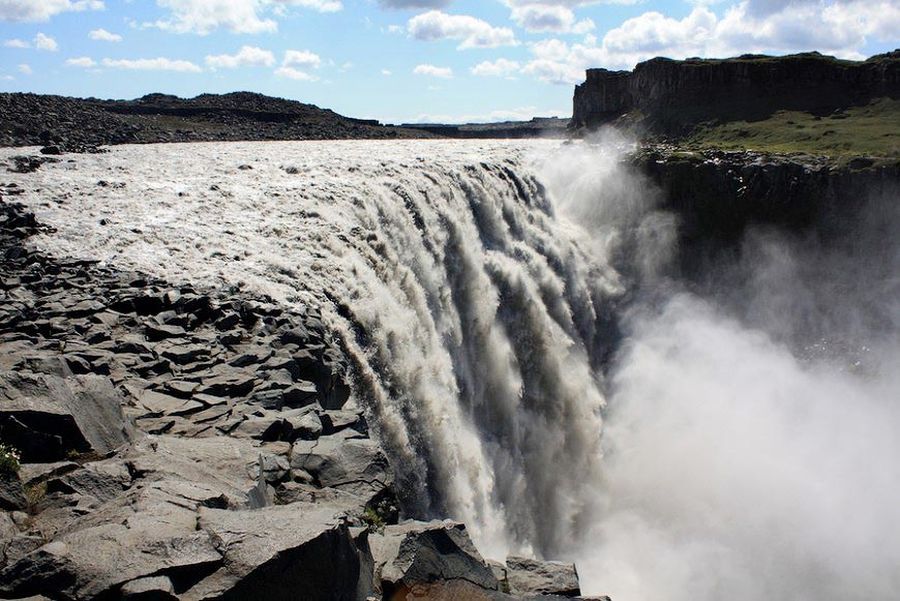 Большой водопад в европе. Водопад Деттифосс. Деттифосс — самый мощный водопад Европы. Водопад Dettifoss, Исландия. Водопад Деттифосс Прометей.