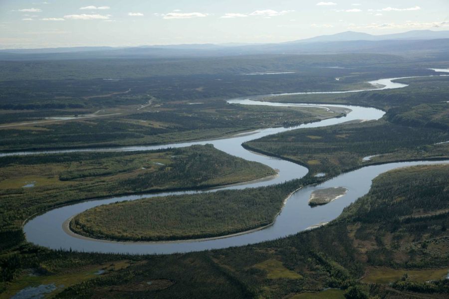 Извилистая река Алатна