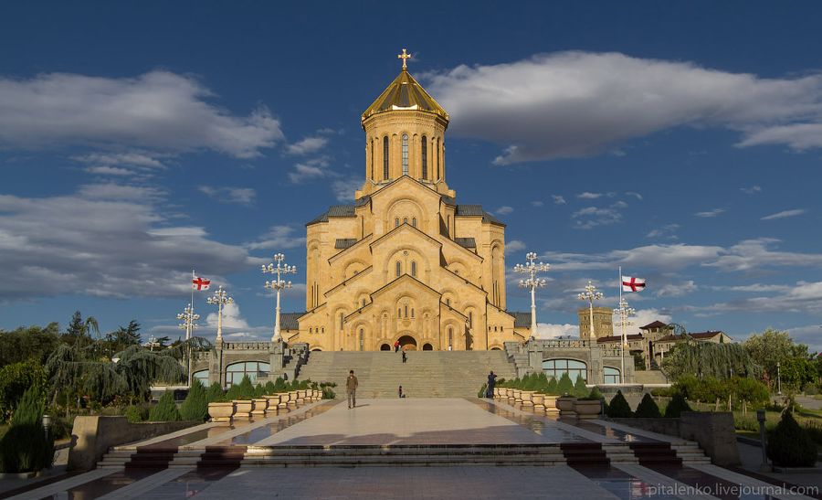 Собор святой Троицы в Тбилиси