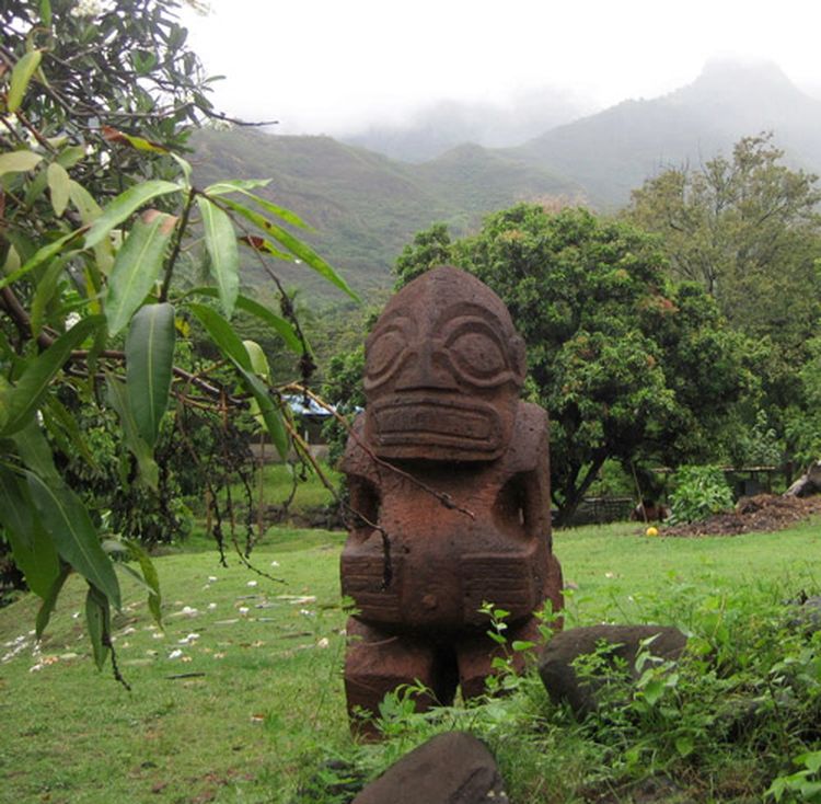 Диковинные статуи острова Нуку-Хива