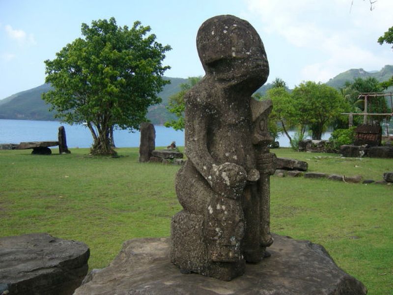 Диковинные статуи острова Нуку-Хива