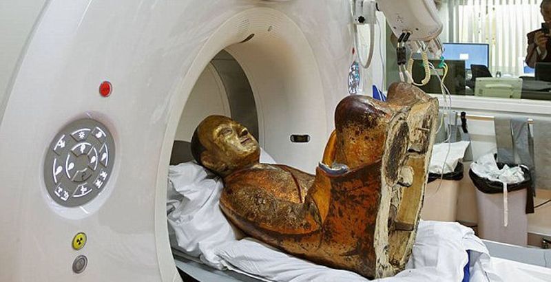 В древней статуе Будды обнаружена мумия