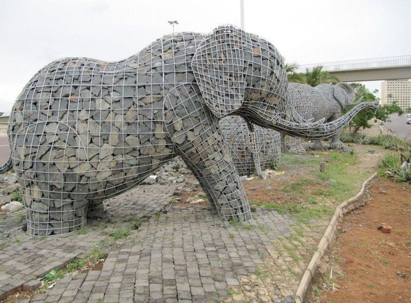 Каменные слоны Андриса Бота (Andries Botha)