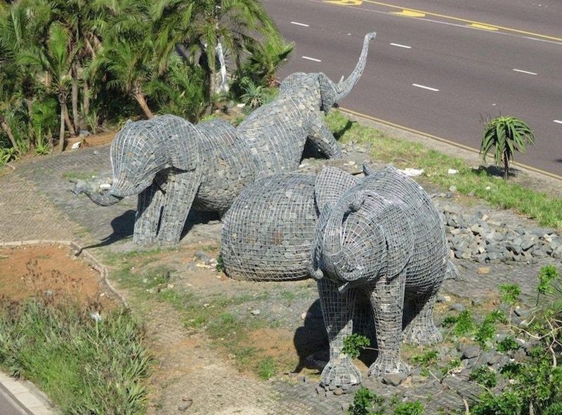 Каменные слоны Андриса Бота (Andries Botha)