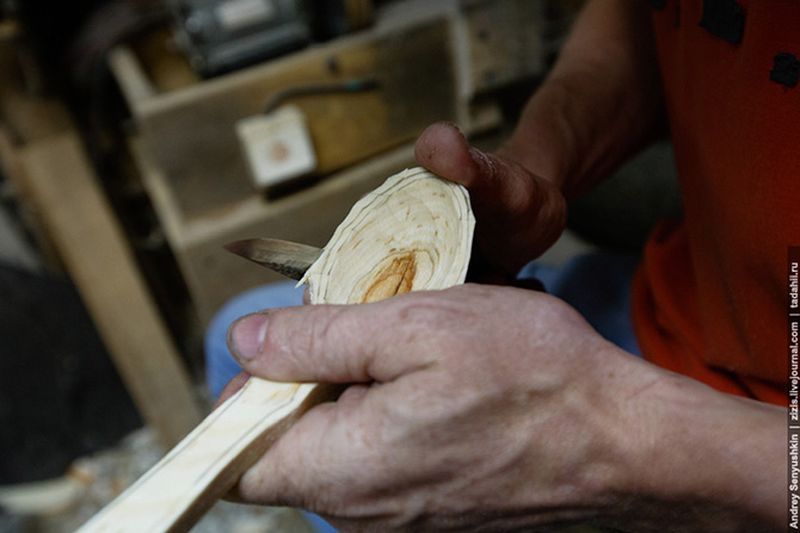 Как делают деревянные ложки