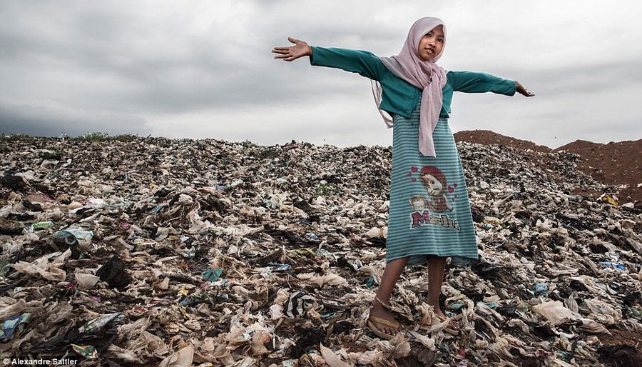 Гигантская свалка в Индонезии — дом нескольких тысяч семей
