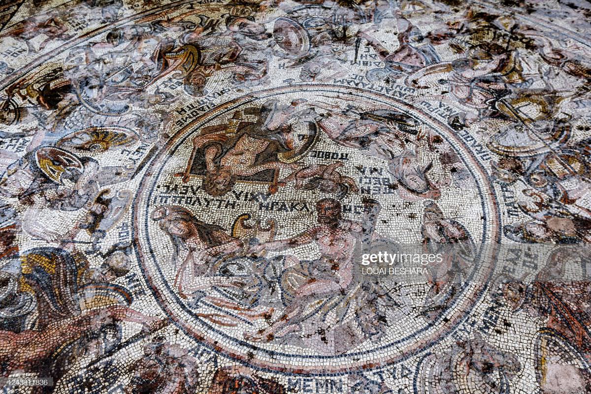 Археологи обнаружили в Сирии редкую римскую мозаику с мотивом Троянской войны