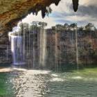 Живописное озеро Гамильтон Пул (Hamilton Pool)