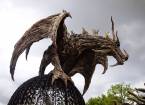 Скульптуры драконов из обыкновенных коряг
