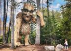 Гигантские скульптуры троллей из переработанного дерева