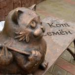 В мурманске поставили памятник легендарному коту семену