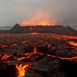 Видеооператор поделился кадрами того, как его дрон врезался в исландский вулкан