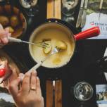 Почему разогретый сыр вкуснее? Наука за тягучим наслаждением