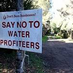 В австралийском городке запретили бутилированную воду