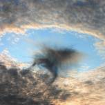 Откуда появляются круглые дыры в облаках
