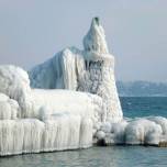 Ледяная красота женевского озера