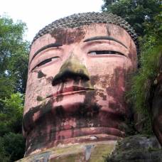 Статуя будды майтреи - самое высокое скульптурное произведение