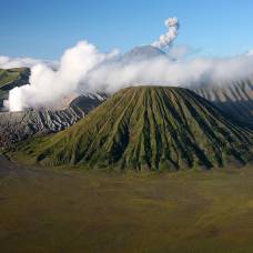 Действующий вулкан бромо в индонезии