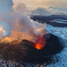 3D-Панорама вулкана плоский толбачик в момент извержения