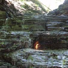 Загадка вечного огня под водопадом на востоке штата нью-йорк