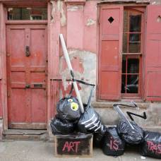 Рисунки на мусоре от франсиско де паджаро