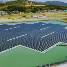 В японии построили две гигантские плавучие солнечные электростанции