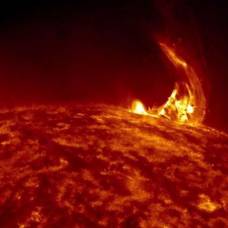 Сотрудники nasa опубликовали видео мощной вспышки на солнце
