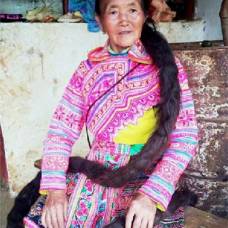 Китаянка за 35 лет отрастила косу длиной 2,5 метра