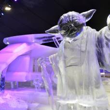 Ледяные скульптуры героев "звездных войн" на фестивале в бельгии