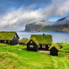Сказочные скандинавские домики с зелёными крышами
