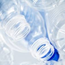 Почему нельзя повторно пить из пластиковых бутылок?