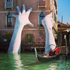 Итальянский художник создал скульптуру, чтобы обратить внимание на проблему глобального потепления