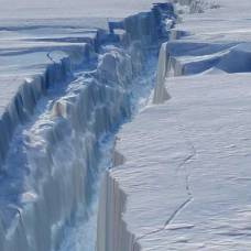 В антарктике откололся крупнейший айсберг в истории наблюдений