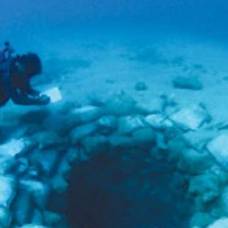 10 невероятных объектов, обнаруженных под водой
