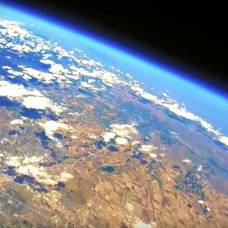 Запущенный в стратосферу шар снял видео на высоте 30 километров