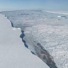 Nasa опубликовало фотографии гигантского айсберга, отделившегося от антарктиды