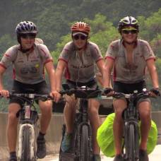 Велосипедисты доехали из франции в китай на солнечной энергии