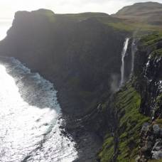 Природное явление: шотландский водопад течёт вверх
