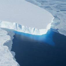 Под ледником туэйтса нашли 300-метровую полость: чем она опасна?