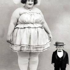 Самая большая женщина и самый маленький мужчина в мире (июль 1922 года)