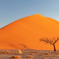 Какова толщина слоя песка в пустынях?