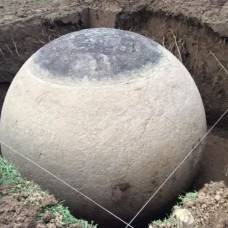 Археологи извлекли из земли загадочные каменные сферы, найденные на коста-рике