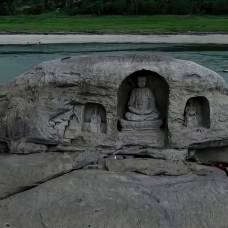 Засуха на реке янцзы в китае обнажила 600-летние буддийские статуи