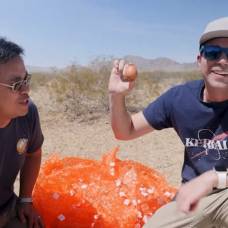 Блогер-Физик сбросил яйцо с высоты 6 км, и оно не разбилось