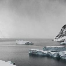 Почему арктика теплее антарктики?