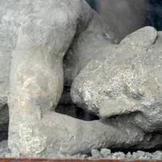Итальянские археологи создали 100 гипсовых слепков жертв помпеи, окаменевших в пепле