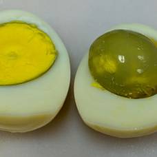 Почему в вареном яйце серый ободок вокруг желтка?