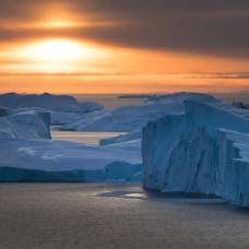 Завораживающий панорамный таймлапс эволюции айсбергов гренландии
